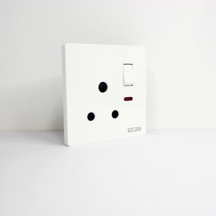 Tellaro Switched Socket Outlet With Neon, Screwless, 15Amp, Vancouver T3431